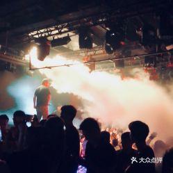 三亚酒吧爆料视频最新,现场实况直击，一探究竟！  第1张